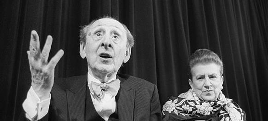 PARIS, FRANCE — MAY 8: US Ukrainian born pianist Vladimir Horowitz gives a press-conference next to his wife Wanda Toscanini 08 May 1985 in Paris. Horowitz died 05 November 1989. AFP PHOTO / DOMINIQUE AUBERT (Photo credit should read DOMINIQUE AUBERT/AFP via Getty Images)