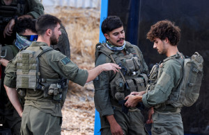 <p>Israeli soldiers ready their kit, amid cross-border hostilities between Hezbollah and Israel, in northern Israel October 1, 2024. REUTERS/Jim Urquhart</p>