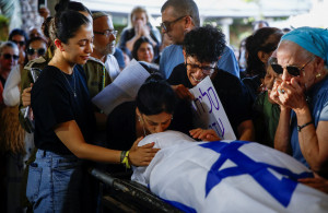 <p>Mourners pay respects to Eden Yerushalmi, a hostage whose body was retrieved from Gazan captivity and brought to Israel along with those of five others, after she was kidnapped during the deadly October 7 attack on Israel by Hamas, at her funeral in Petach Tikva, Israel, September 1, 2024. REUTERS/Shir Torem</p>